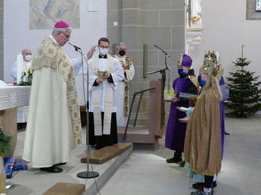 Diözesale Aussendung der Sternsinger des Bistums Fulda in St. Crescentius (Foto: Karl-Franz Thiede)